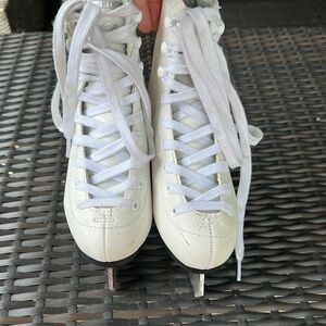 White Ice Skates LP200